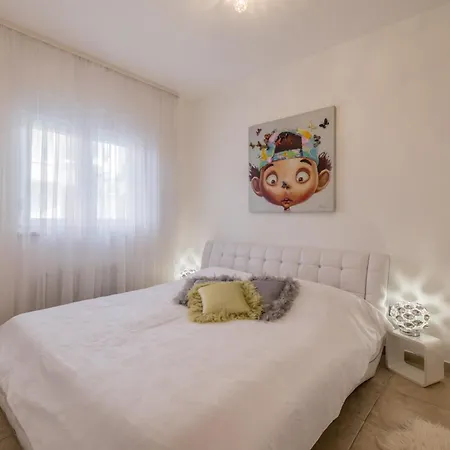 Apartman Leona *