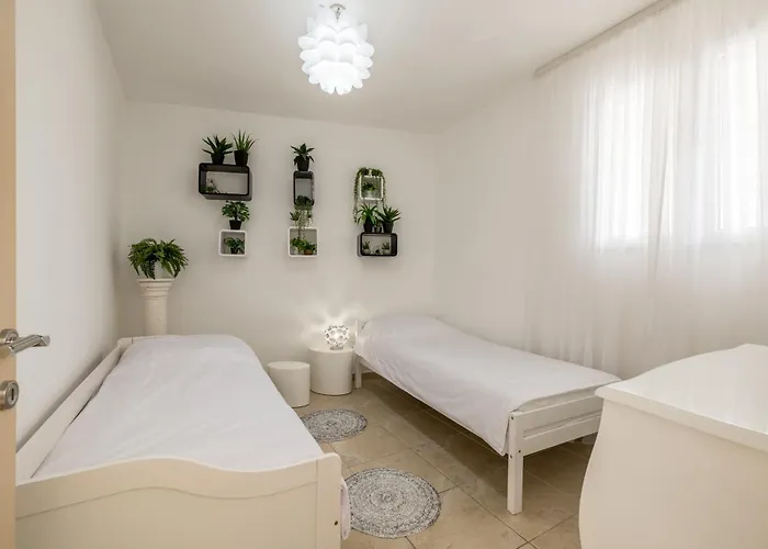 Apartman Leona *
